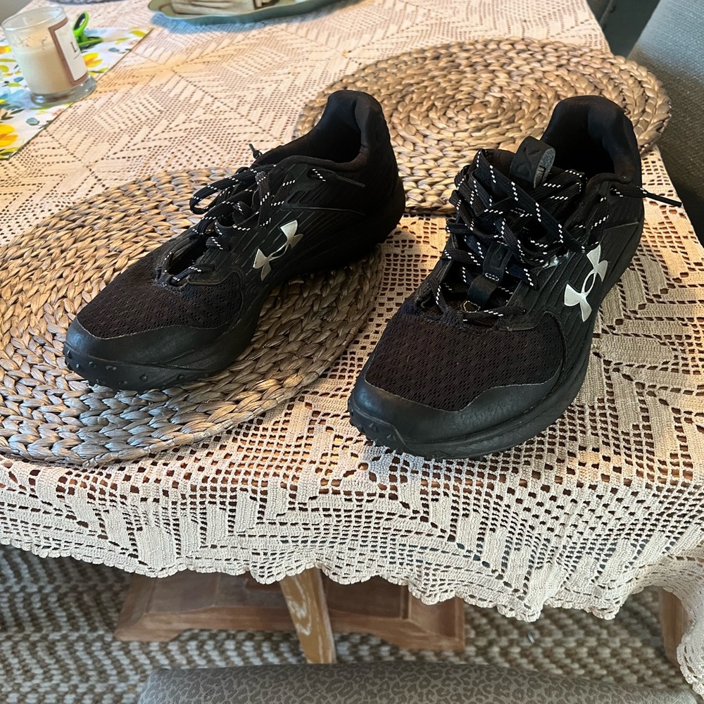 Under Armour Men's Black and White Athletic Shoes